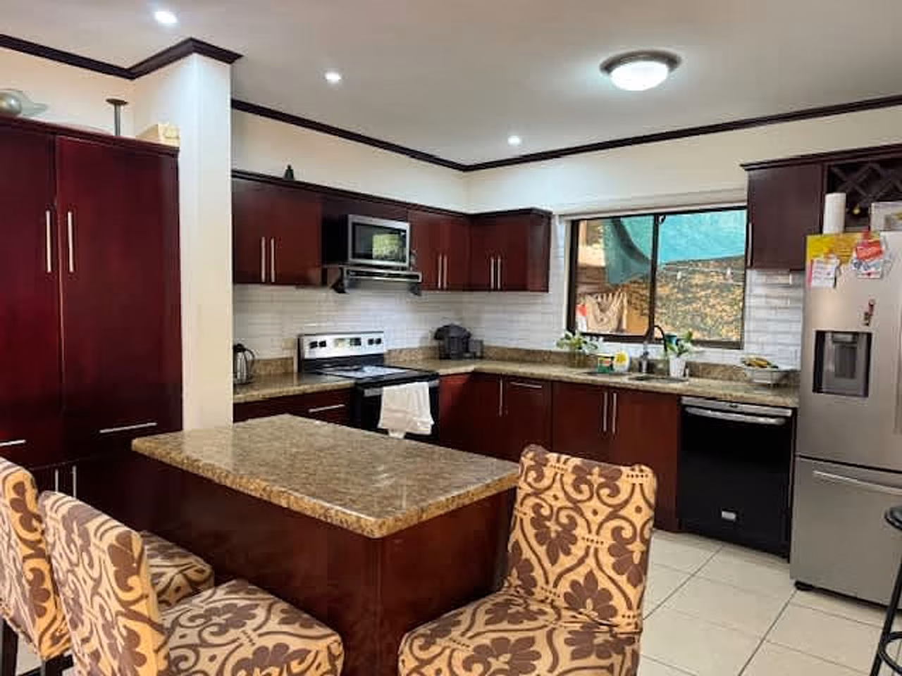 Amplia casa 4 habitaciones en condominio Heredia san Joaquin de Flores — foto 4 de 17
