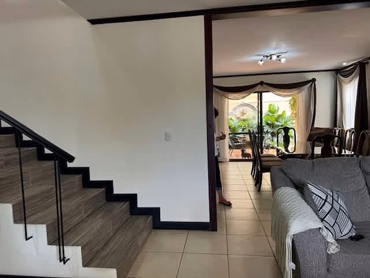 Amplia casa 4 habitaciones en condominio Heredia san Joaquin de Flores — foto 8 de 17