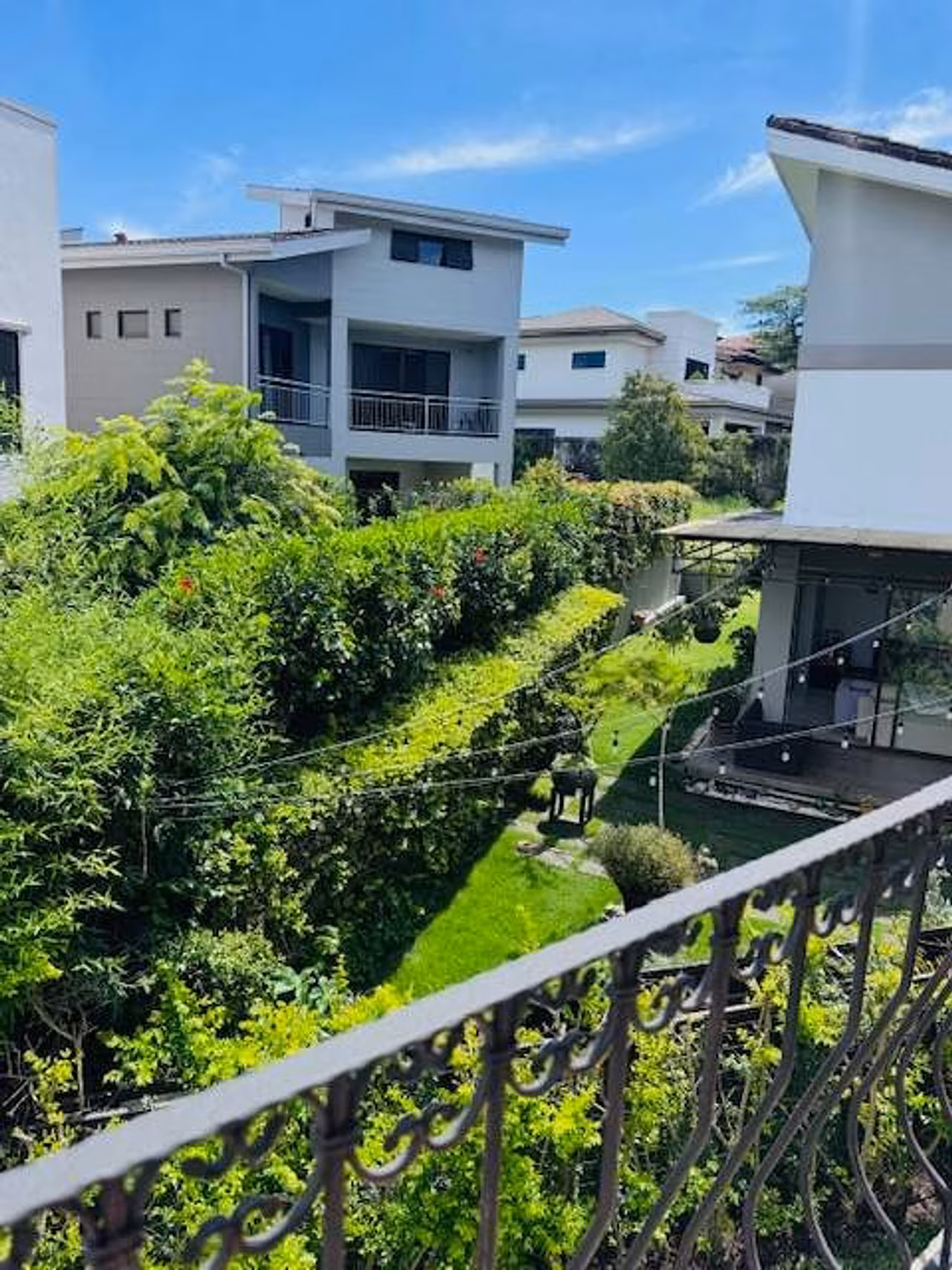 Amplios espacios y finos acabados en Francosta Heredia — foto 18 de 20