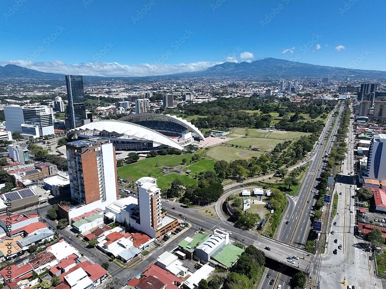 Sabana con Uso de Suelo Mixto actualmente uso de oficinas — foto 1 de 19