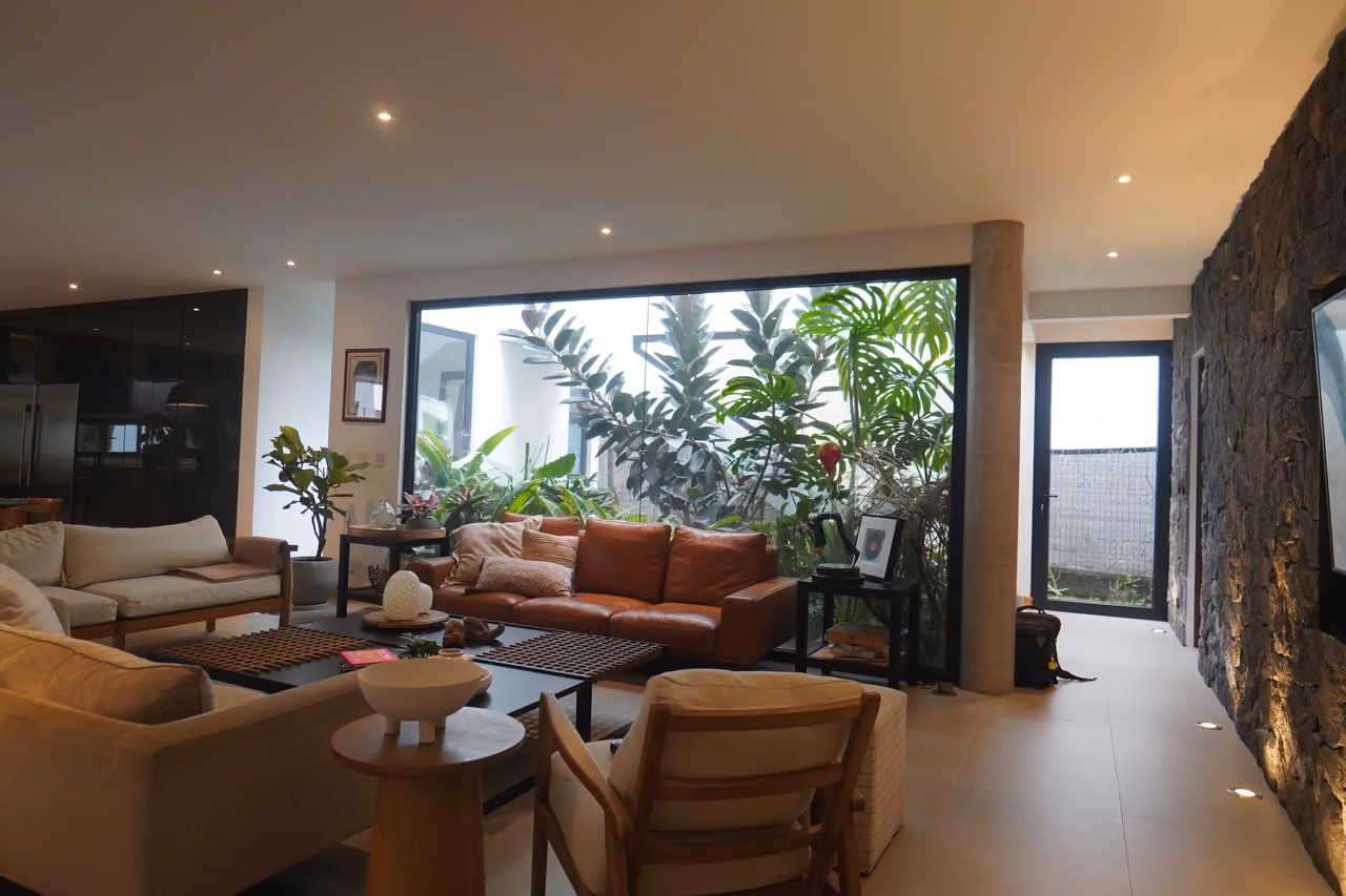 Vivir en Francosta ya es exclusivo… tener 6 habitaciones, es otro nivel — foto 1 de 20