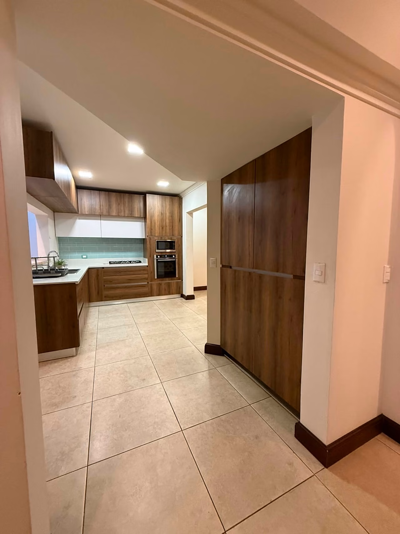Se alquila amplia en Escazú… esta casa lo tiene Todo — foto 9 de 20