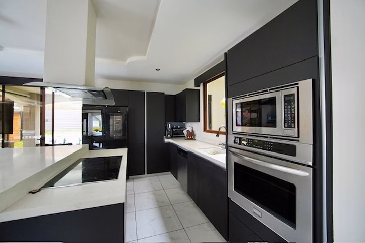 Casa con piscina privada en Francosta · 355 m² de lote — foto 3 de 19