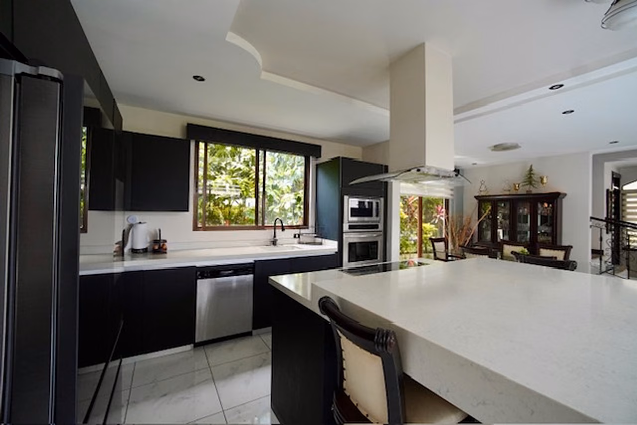 Casa con piscina privada en Francosta · 355 m² de lote — foto 4 de 19