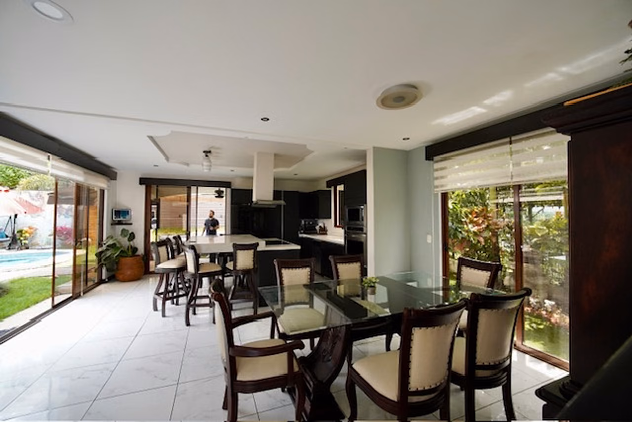 Casa con piscina privada en Francosta · 355 m² de lote — foto 5 de 19