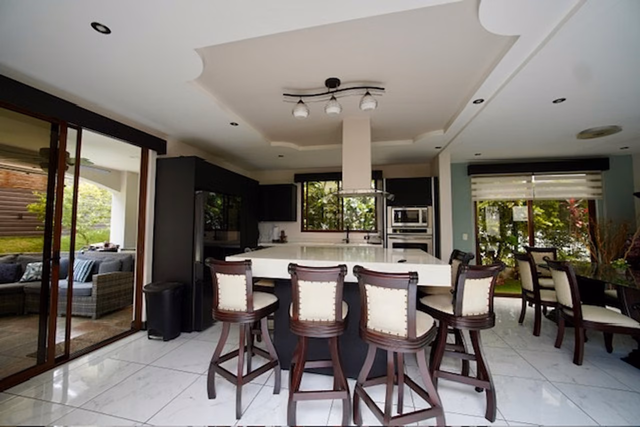 Casa con piscina privada en Francosta · 355 m² de lote — foto 6 de 19