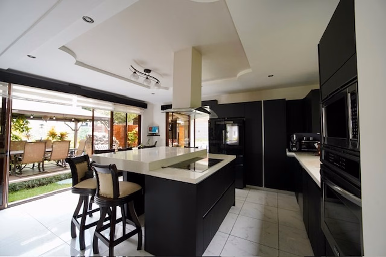 Casa con piscina privada en Francosta · 355 m² de lote — foto 7 de 19