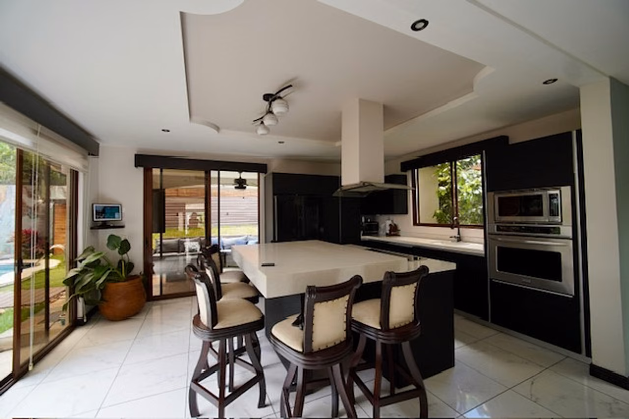 Casa con piscina privada en Francosta · 355 m² de lote — foto 8 de 19
