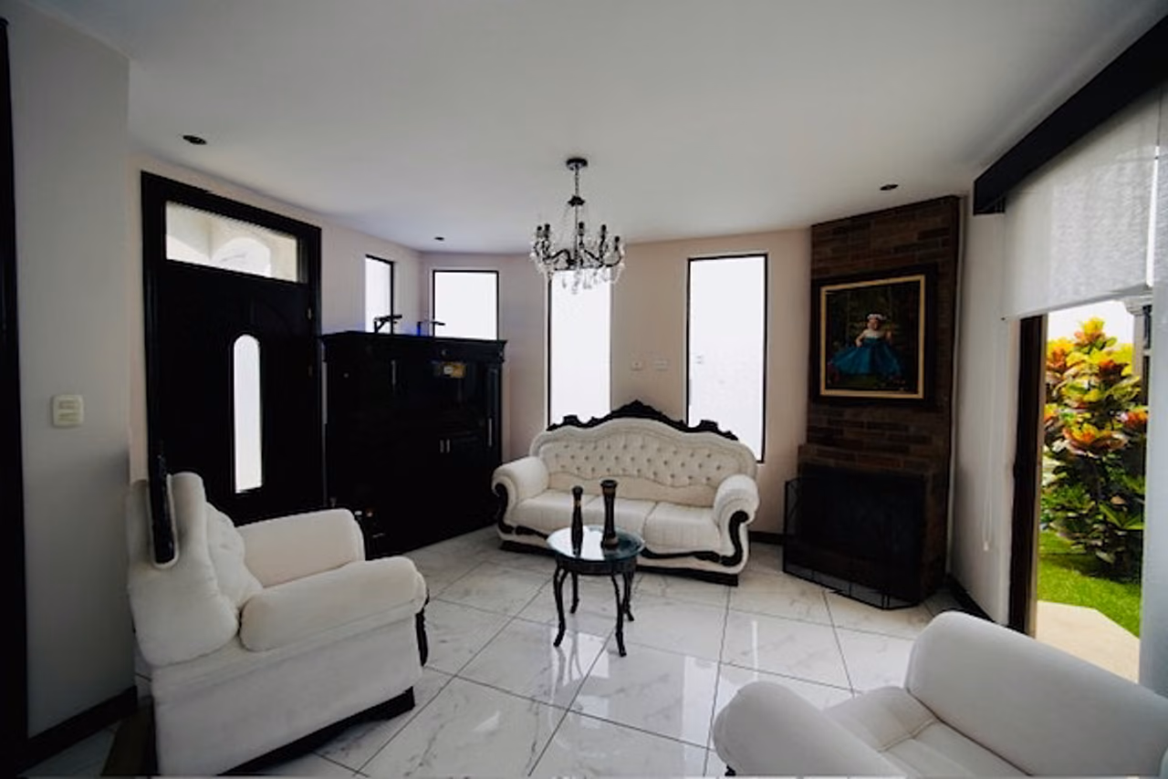 Casa con piscina privada en Francosta · 355 m² de lote — foto 10 de 19