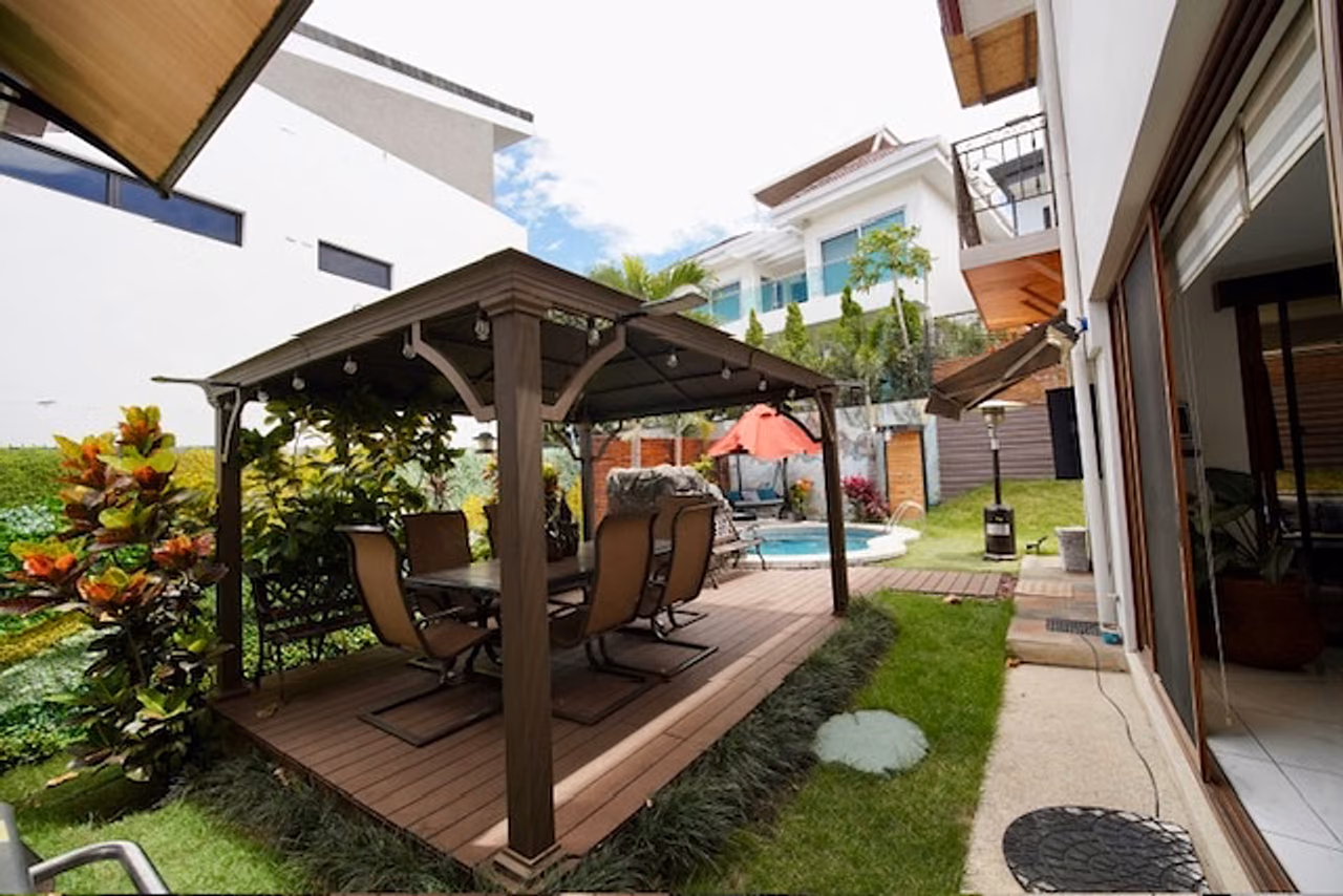 Casa con piscina privada en Francosta · 355 m² de lote — foto 12 de 19