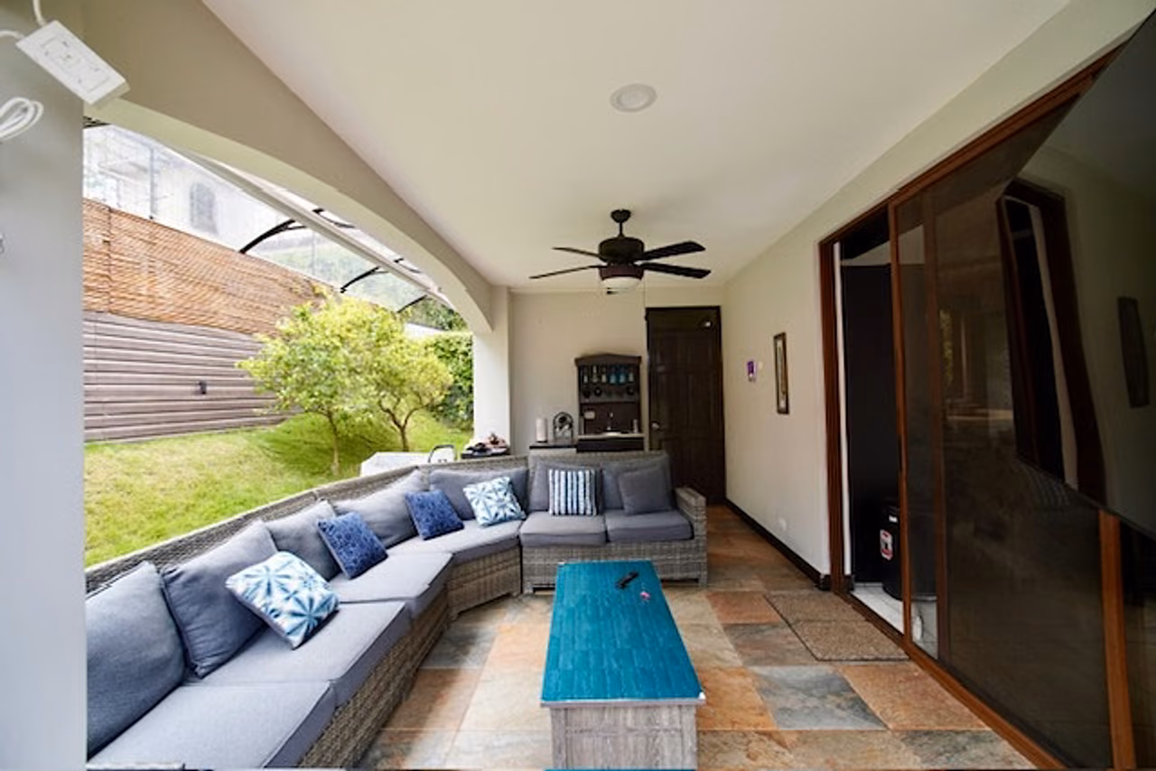 Casa con piscina privada en Francosta · 355 m² de lote — foto 14 de 19