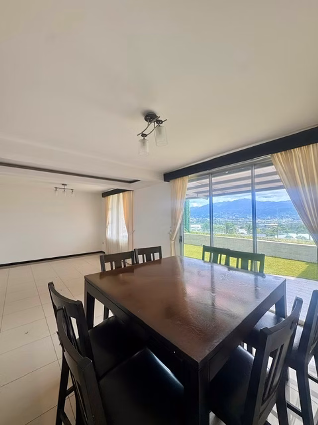 Oportunidad Heredia Casa como nueva con hermosa vista · 148.000.000 — foto 1 de 20