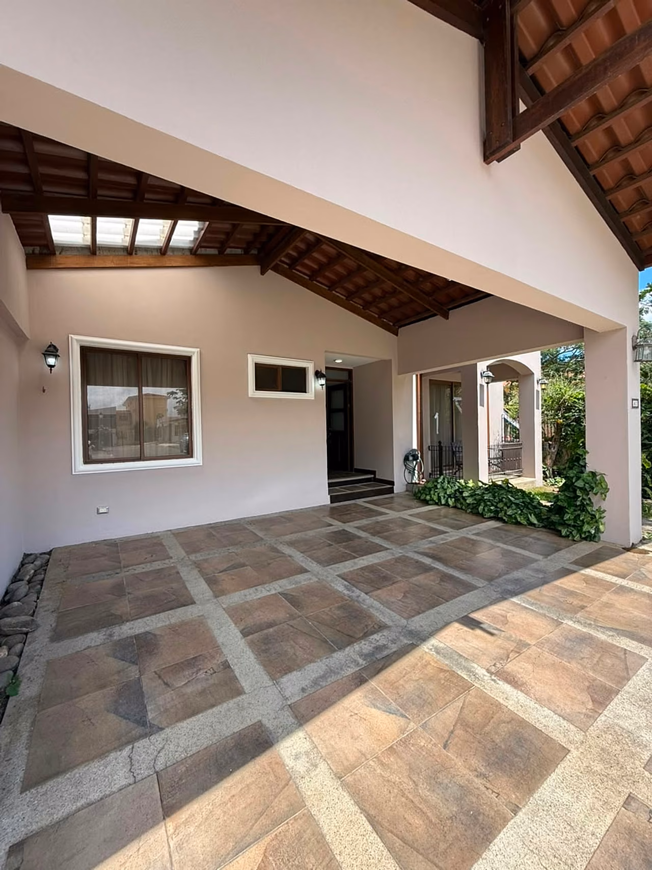 La casa Ideal existe: segura, amplia y bien ubicada, Santo Domingo de Heredia — foto 1 de 19