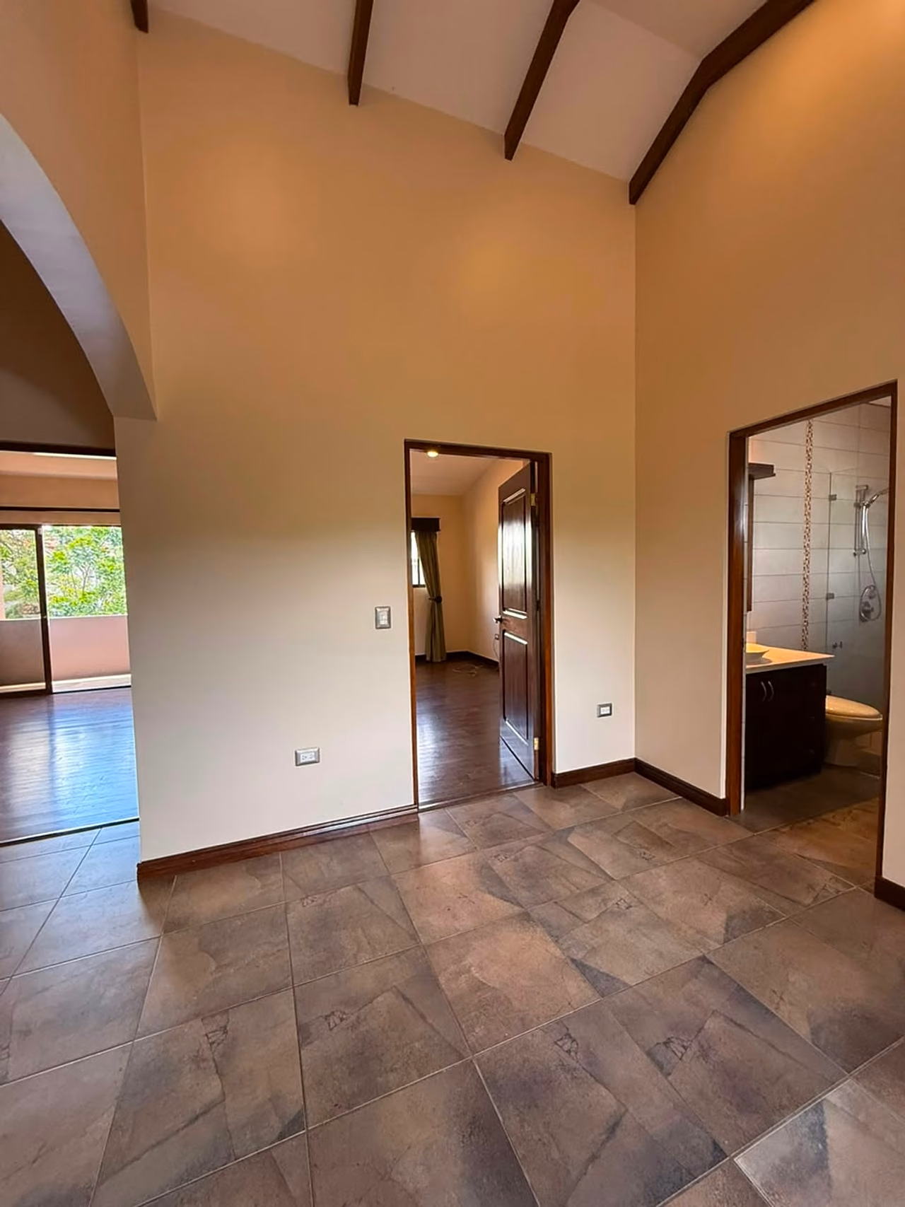 La casa Ideal existe: segura, amplia y bien ubicada, Santo Domingo de Heredia — foto 5 de 19