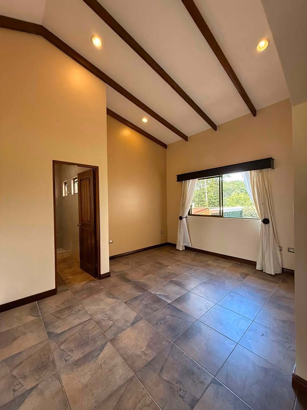 La casa Ideal existe: segura, amplia y bien ubicada, Santo Domingo de Heredia — foto 6 de 19