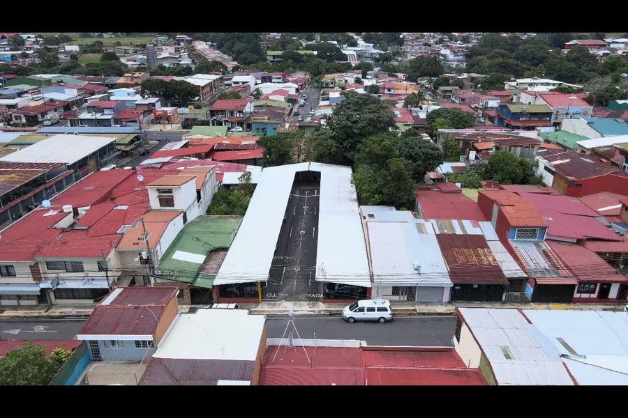 Local comercial en Alajuela Centro, Alajuela: Parqueo Consolidado en el Centro de Alajuela – 20 Años de Rentabilidad y Ubicación Estratégica