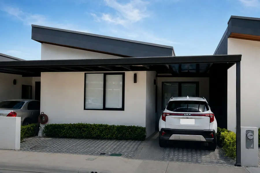 Casa en Guácima, Alajuela: Casa de una planta en La Guácima · Alquiler con opción a compra